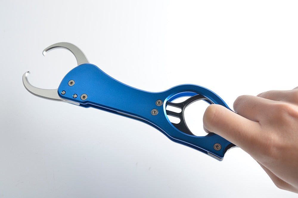 Portable Fish Clip Grip LipSPECIFICATIONSType: Fish GripOrigin: Mainland ChinaMaterial: AluminiumMaterial: AluminiumLength: 28.5CMColor: Red/Blue/BlackBrand Name: TOOLS DXFish GripInterMedia WorldI'M'"WorldPortable Fish Clip Grip Lip